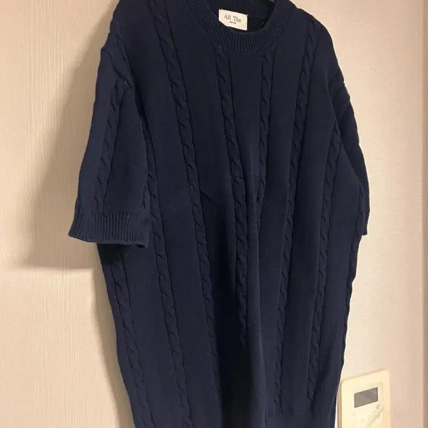[BUNJANG] All The Navy Cable Knit Short Sleeve Sweater / All The 네이비 꽈배기 반팔 니트