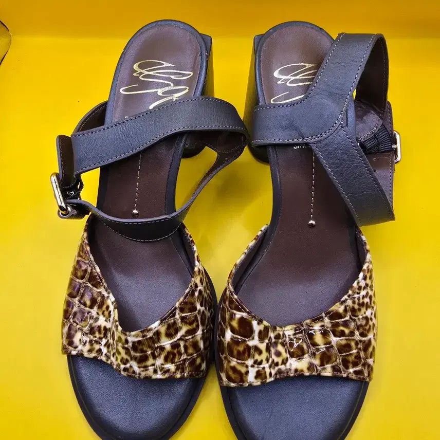 [BUNJANG] Esquire Sandals 235 Brown Leopard Print / 에스콰이어 샌들 235 / 7.5cm 굽
