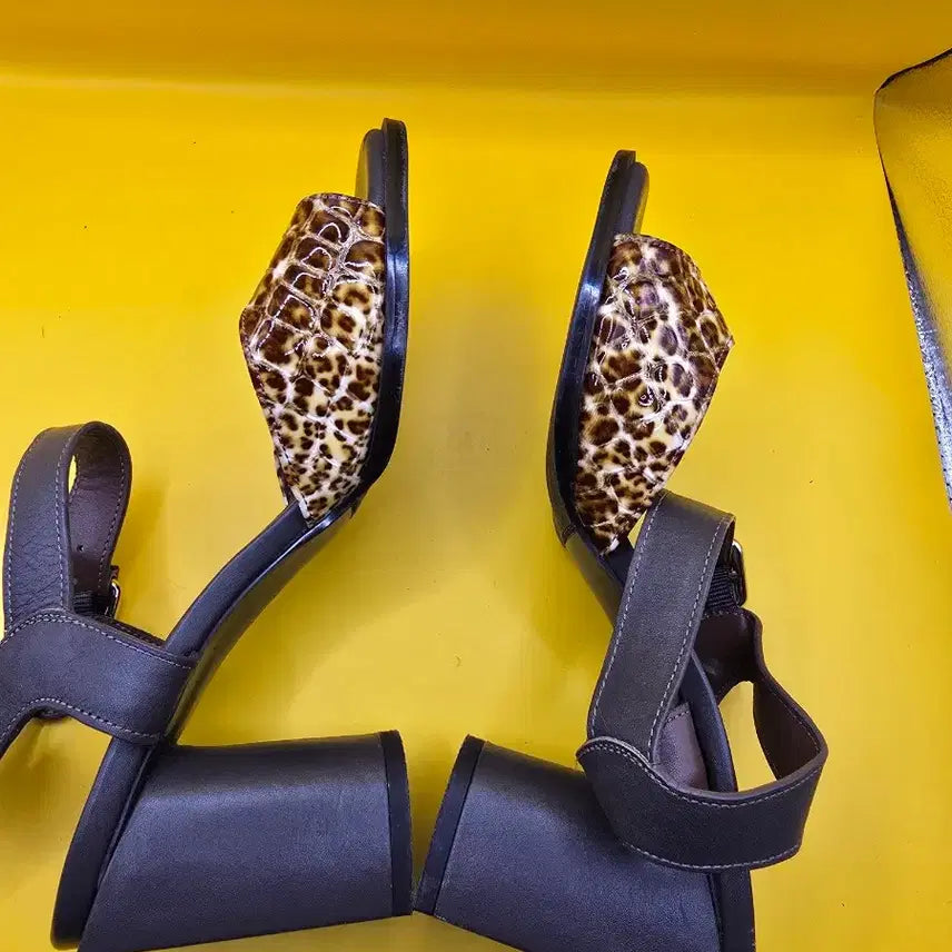 [BUNJANG] Esquire Sandals 235 Brown Leopard Print / 에스콰이어 샌들 235 / 7.5cm 굽