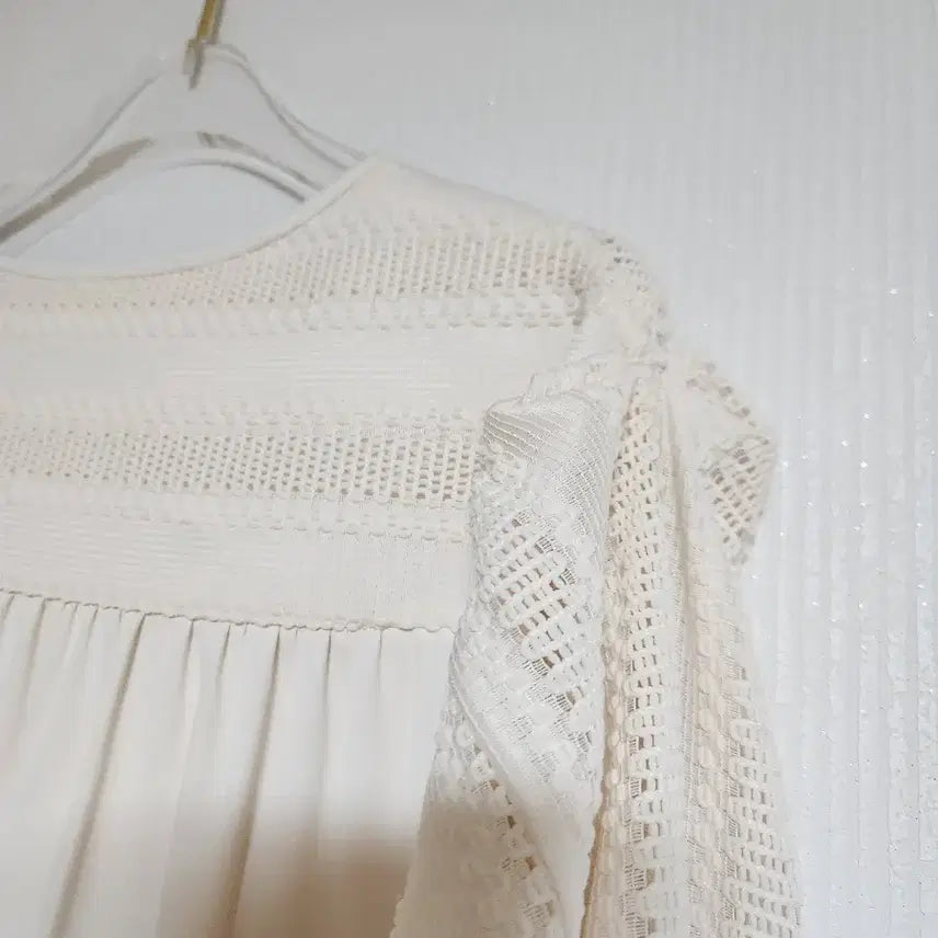 [BUNJANG] Lucky Chouette Atelier Embroidered Lace Blouse / 아뜰리에 럭키슈에뜨2020자수레이스 블라우스55반~66반