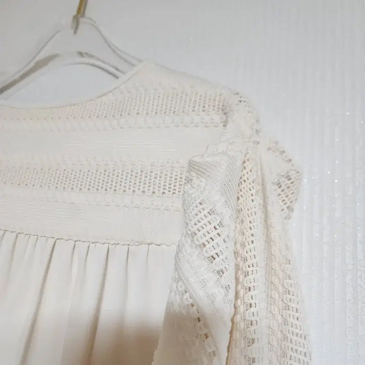 [BUNJANG] Lucky Chouette Atelier Embroidered Lace Blouse / 아뜰리에 럭키슈에뜨2020자수레이스 블라우스55반~66반