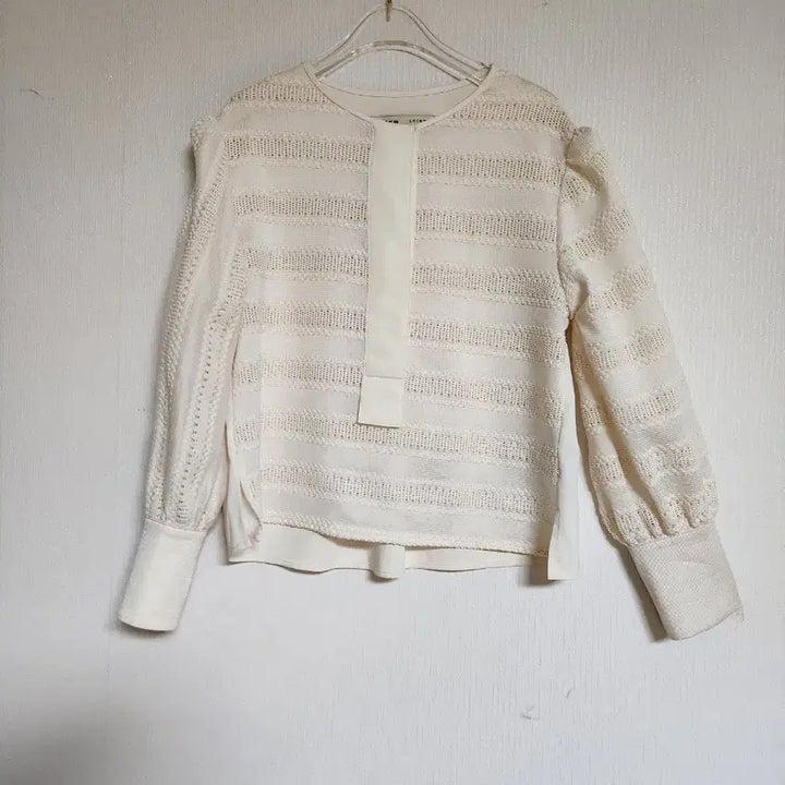 [BUNJANG] Lucky Chouette Atelier Embroidered Lace Blouse / 아뜰리에 럭키슈에뜨2020자수레이스 블라우스55반~66반