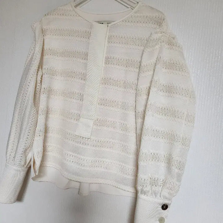 [BUNJANG] Lucky Chouette Atelier Embroidered Lace Blouse / 아뜰리에 럭키슈에뜨2020자수레이스 블라우스55반~66반