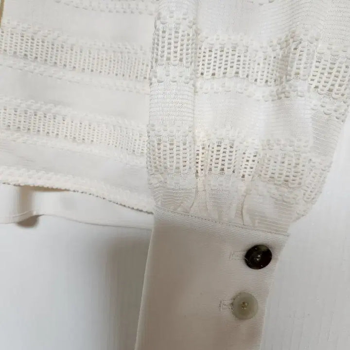 [BUNJANG] Lucky Chouette Atelier Embroidered Lace Blouse / 아뜰리에 럭키슈에뜨2020자수레이스 블라우스55반~66반