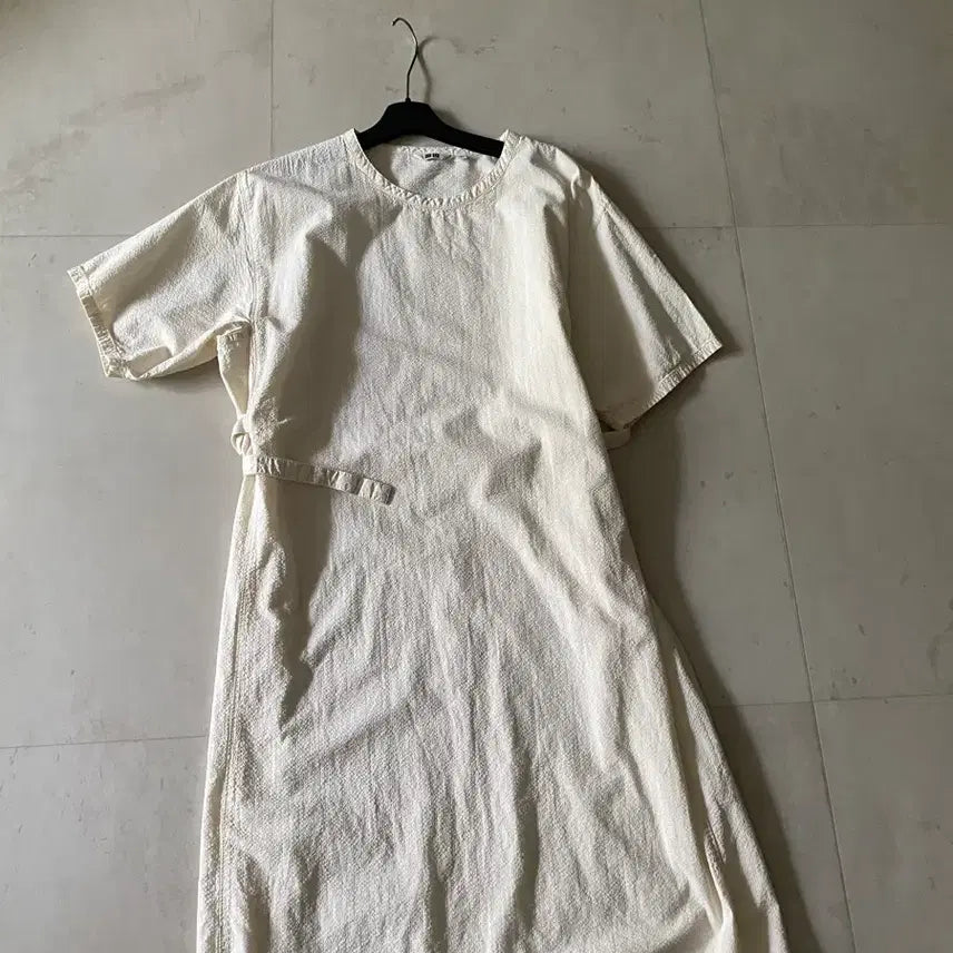 [SOLD OUT] 66-77 새제품 유니클로 지지미 한여름 바스락 원피스.청담동룩 원피스