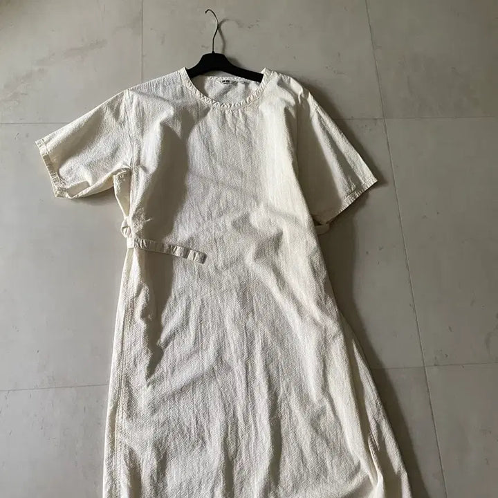 [SOLD OUT] 66-77 새제품 유니클로 지지미 한여름 바스락 원피스.청담동룩 원피스