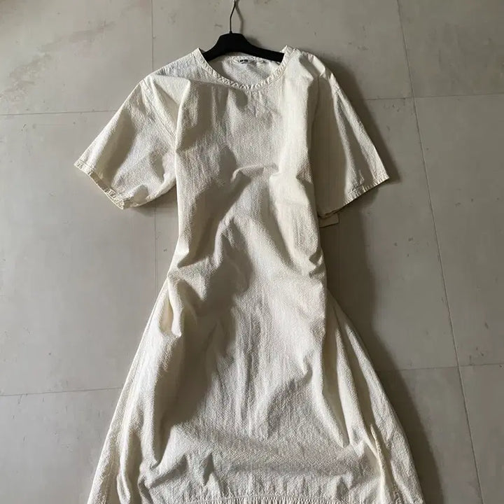 [SOLD OUT] 66-77 새제품 유니클로 지지미 한여름 바스락 원피스.청담동룩 원피스