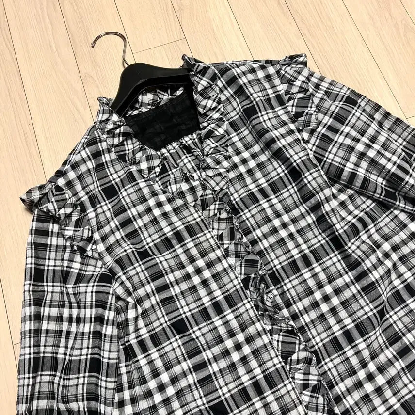 [BUNJANG] System Ruffle Blouse / 한섬 시스템 SYSTEM 체크 러플 블라우스 노카라 브이넥 봄여름프릴셔링