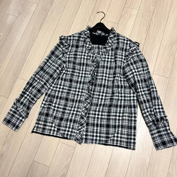[BUNJANG] System Ruffle Blouse / 한섬 시스템 SYSTEM 체크 러플 블라우스 노카라 브이넥 봄여름프릴셔링
