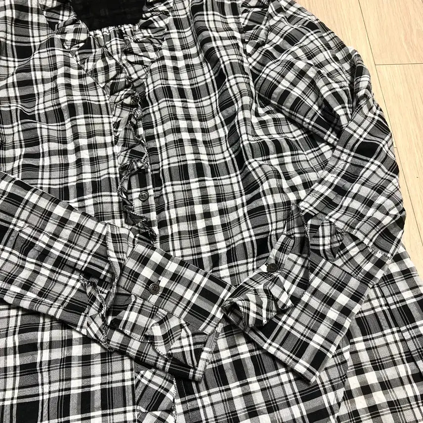 [BUNJANG] System Ruffle Blouse / 한섬 시스템 SYSTEM 체크 러플 블라우스 노카라 브이넥 봄여름프릴셔링