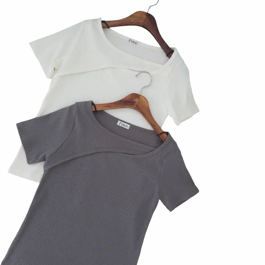 [BUNJANG] Slit Detail Short Sleeve T-shirt / 교신안함)사선 슬릿 반팔 티셔츠-2컬러