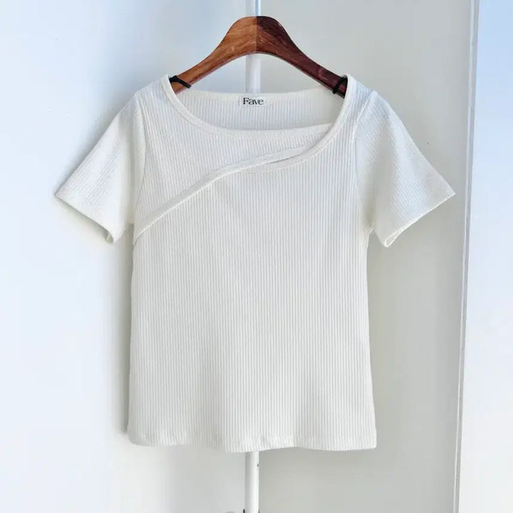 [BUNJANG] Slit Detail Short Sleeve T-shirt / 교신안함)사선 슬릿 반팔 티셔츠-2컬러