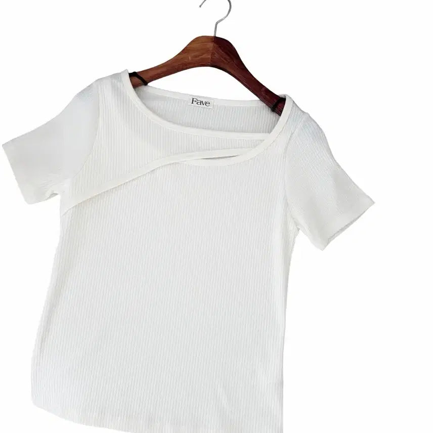 [BUNJANG] Slit Detail Short Sleeve T-shirt / 교신안함)사선 슬릿 반팔 티셔츠-2컬러