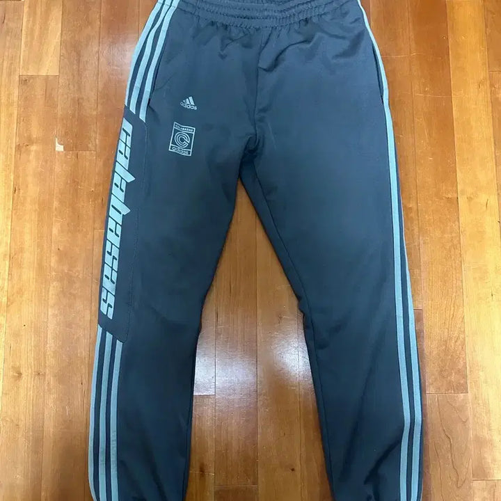 [BUNJANG] Adidas Yeezy Calabasas Jogger Pants Charcoal Khaki / (해외M/국내L) 아디다스 이지 칼라바사스 조거 팬츠 차콜 카키