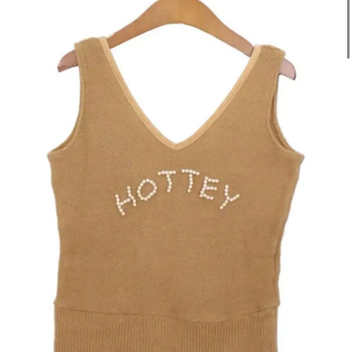 [BUNJANG] Ivory Crochet Knit Vest + HOTTEY Lettering Knit Top / 아이보리 크로셰 니트 베스트 + HOTTEY 레터링 니트 탑