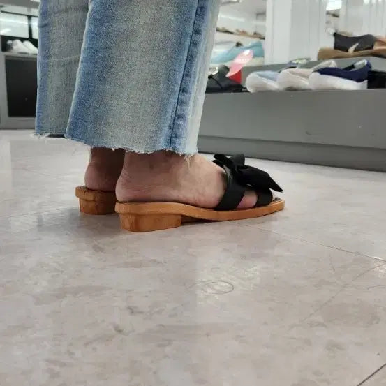 [BUNJANG] Satin Ribbon Embellished Mule Slippers - Black &amp; Ivory / 1+1 두개만원 공단 리본 장식 뮬 슬리퍼 블랙 &amp; 아이보리 미착용새상품