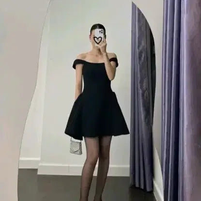[BUNJANG] Casual Wedding Snap Black Off-Shoulder Mini Dress / 캐주얼 웨딩 스냅 블랙 오프숄더 미니 드레스