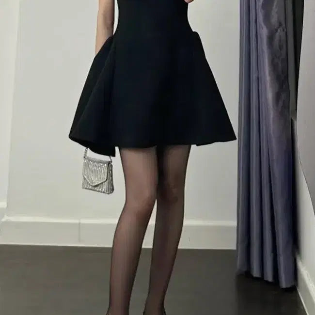 [BUNJANG] Casual Wedding Snap Black Off-Shoulder Mini Dress / 캐주얼 웨딩 스냅 블랙 오프숄더 미니 드레스
