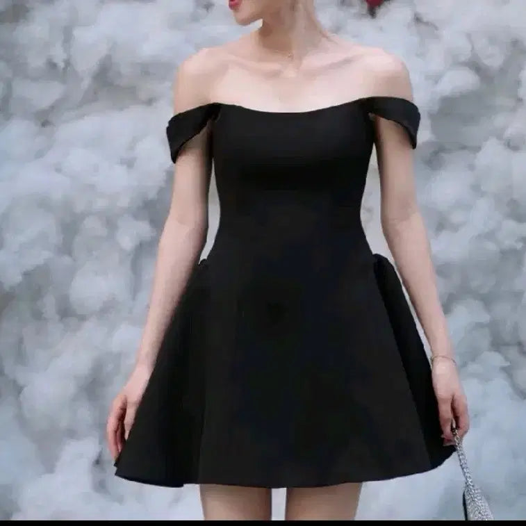 [BUNJANG] Casual Wedding Snap Black Off-Shoulder Mini Dress / 캐주얼 웨딩 스냅 블랙 오프숄더 미니 드레스
