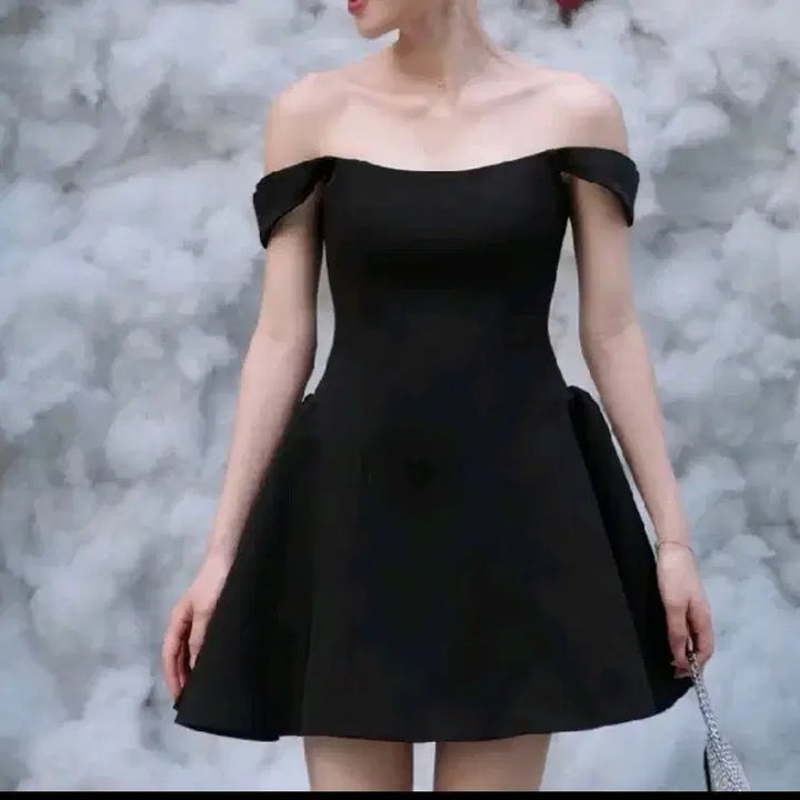 [BUNJANG] Casual Wedding Snap Black Off-Shoulder Mini Dress / 캐주얼 웨딩 스냅 블랙 오프숄더 미니 드레스