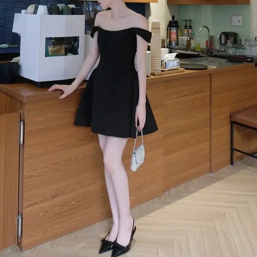 [BUNJANG] Casual Wedding Snap Black Off-Shoulder Mini Dress / 캐주얼 웨딩 스냅 블랙 오프숄더 미니 드레스