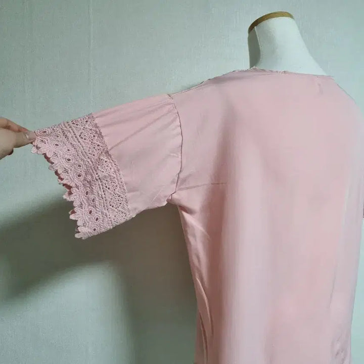 [BUNJANG] Pink Lace V-neck Blouse / 레이스 핑크 블라우스 반팔 브이넥