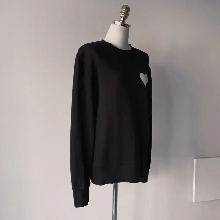 [BUNJANG] Sandro Heart Patch Black Sweatshirt / 산드로 하트 패치 블랙 맨투맨 티셔츠