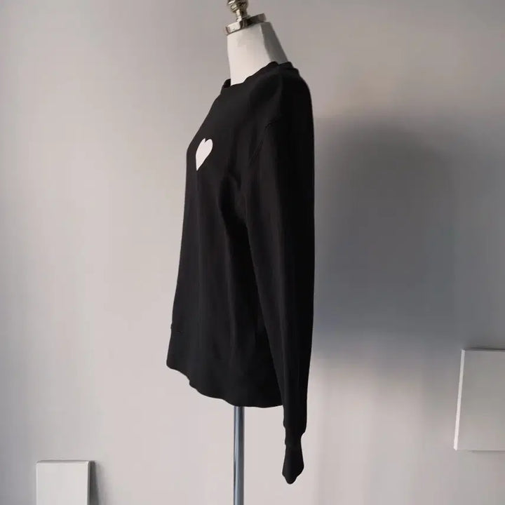 [BUNJANG] Sandro Heart Patch Black Sweatshirt / 산드로 하트 패치 블랙 맨투맨 티셔츠