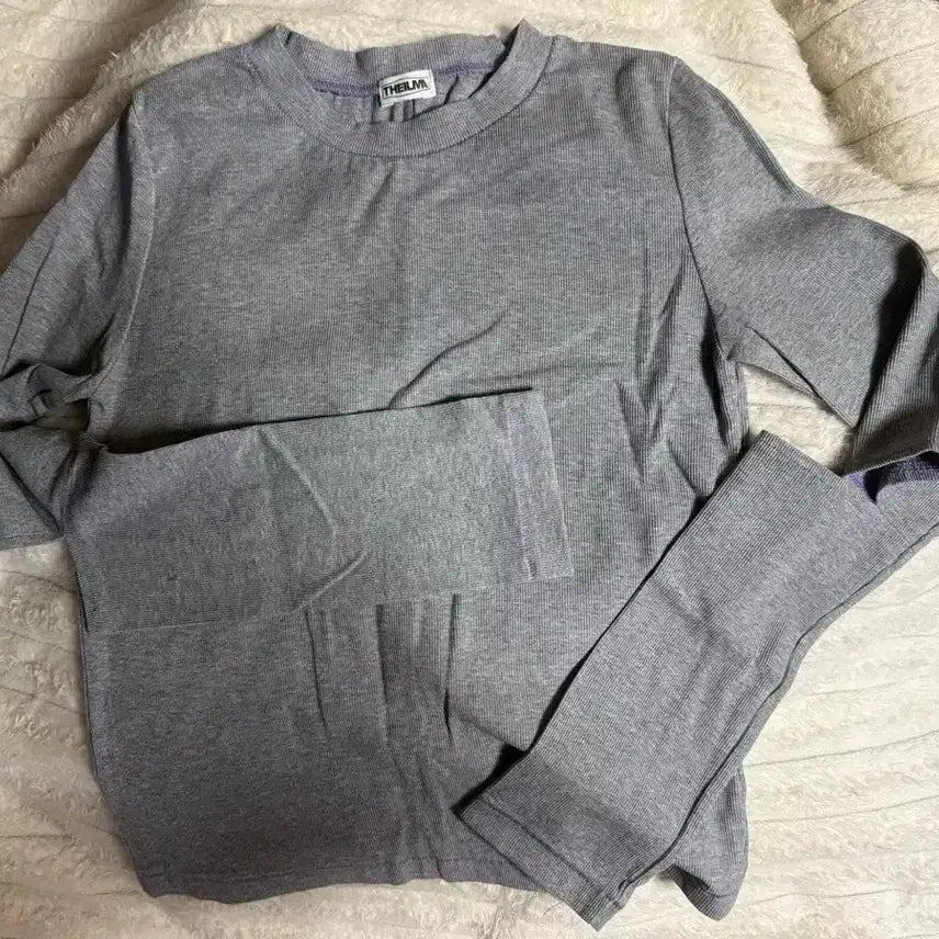 [SOLD OUT] THEILMA 그레이,블랙 티셔츠 S 일괄