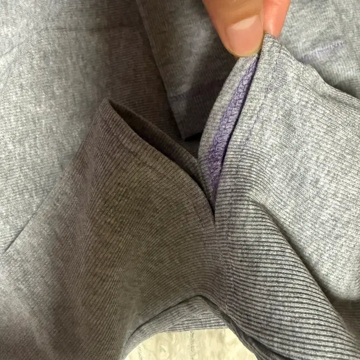 [SOLD OUT] THEILMA 그레이,블랙 티셔츠 S 일괄