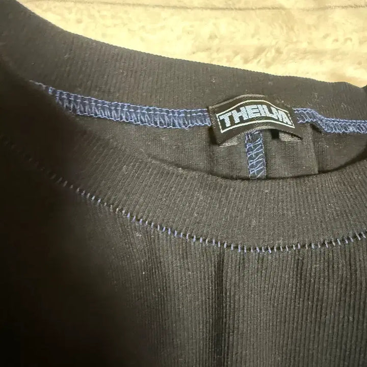 [SOLD OUT] THEILMA 그레이,블랙 티셔츠 S 일괄