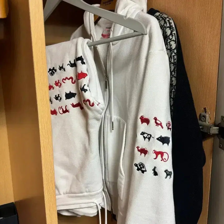 [BUNJANG] Thom Browne Animal Diagonal Hoodie &amp; Jogger Set / [정품 , 한정판] 톰브라운 애니멀 사선 후드집업 , 조거팬츠 세트