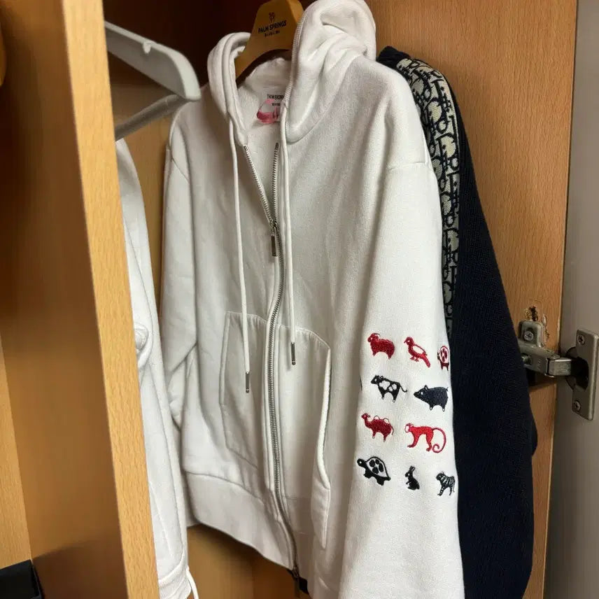[BUNJANG] Thom Browne Animal Diagonal Hoodie &amp; Jogger Set / [정품 , 한정판] 톰브라운 애니멀 사선 후드집업 , 조거팬츠 세트