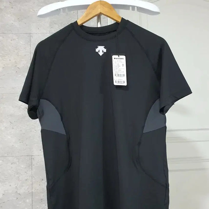 [SOLD OUT] 데상트 기능성 반팔티 95 택달린 새옷
