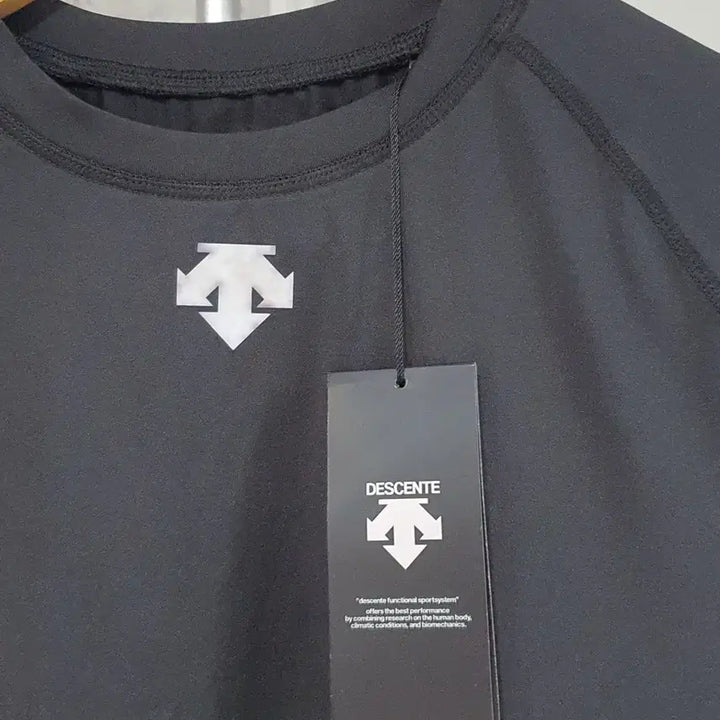 [SOLD OUT] 데상트 기능성 반팔티 95 택달린 새옷