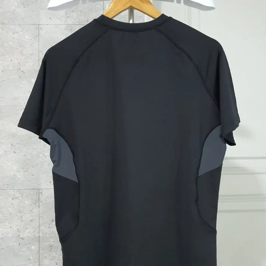 [SOLD OUT] 데상트 기능성 반팔티 95 택달린 새옷