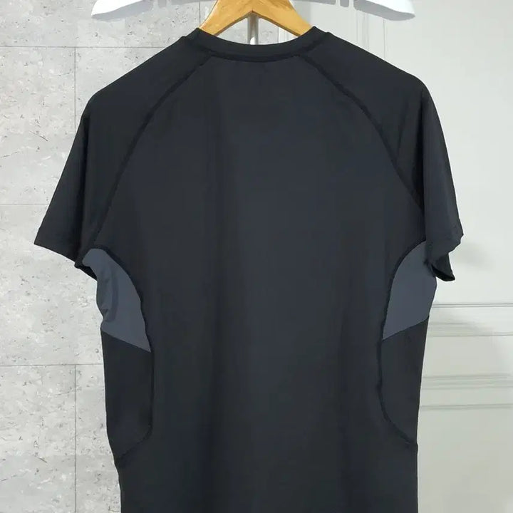 [SOLD OUT] 데상트 기능성 반팔티 95 택달린 새옷