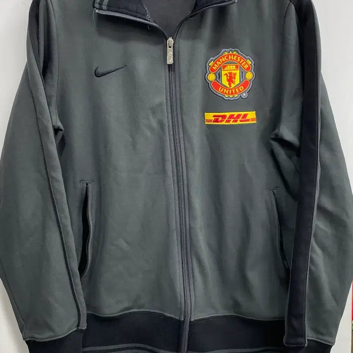 [BUNJANG] Nike Manchester United DHL Track Top Jersey / [M추천/표기L] 나이키 맨유 DHL 트랙탑 져지 회검 황금사이즈
