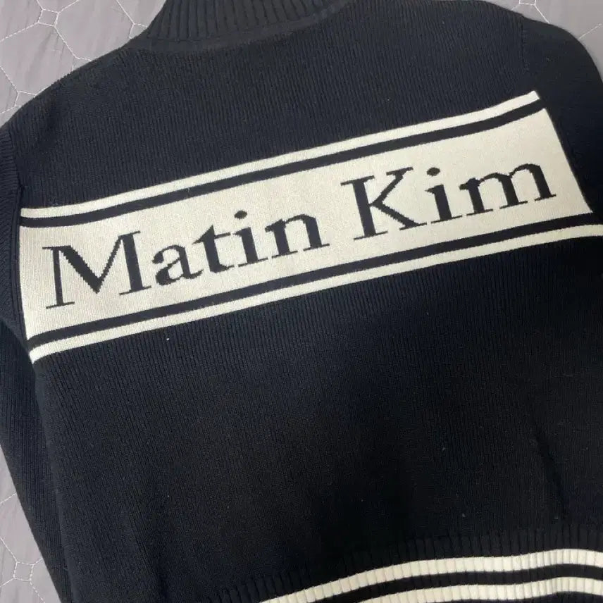 [SOLD OUT] 새상품급 마뗑킴 니트 집업 M