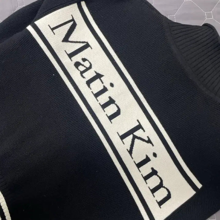 [SOLD OUT] 새상품급 마뗑킴 니트 집업 M