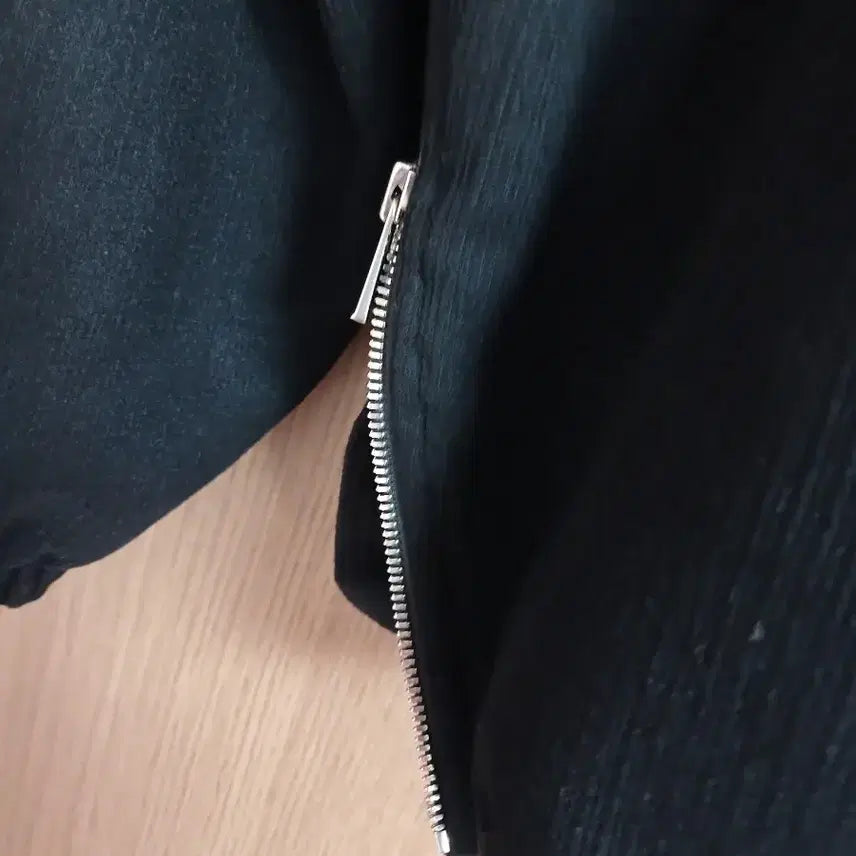 [BUNJANG] 시스템옴므 블랙 하이넥 하프집업 탑(루즈핏) / 시스템옴므 블랙 하이넥 하프집업 탑(루즈핏)