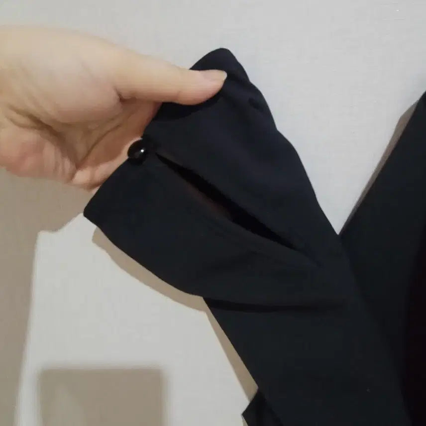 [BUNJANG] Black Square Neck Puff Sleeve Blouse / 블랙 스퀘어넥 퍼프 기본 블라우스