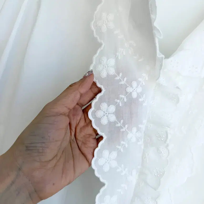 [BUNJANG] Ivory Lace Cotton Blouse / 교신안함)아이보리 레이스 코튼 블라우스