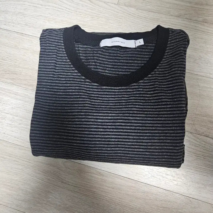 [BUNJANG] Signature Stripe Crop Long Sleeve T-Shirt (L) / 시그니처 스트라이프 크롭 긴팔 티셔츠 L