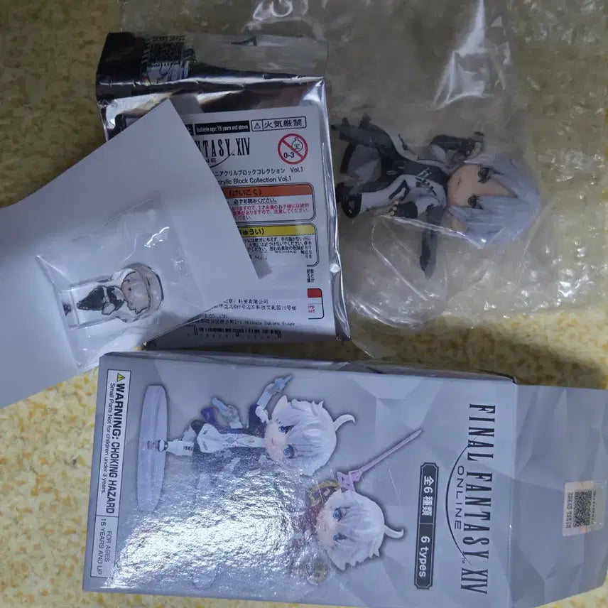 [BUNJANG] Final Fantasy XIV Sancred Mini Figure and Acrylic Set / ff14 파판14 산크레드 미니 피규어 미니 꼬친 아크릴 일괄 판매