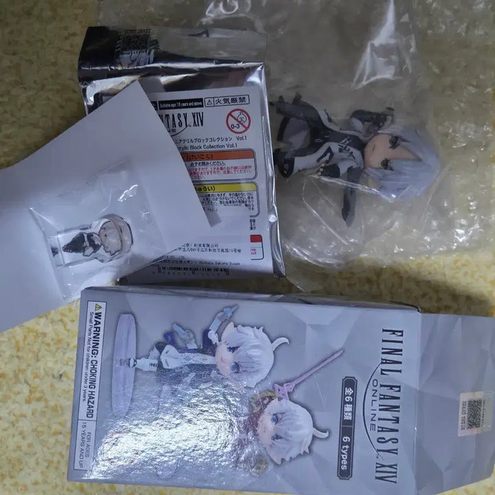 [BUNJANG] Final Fantasy XIV Sancred Mini Figure and Acrylic Set / ff14 파판14 산크레드 미니 피규어 미니 꼬친 아크릴 일괄 판매