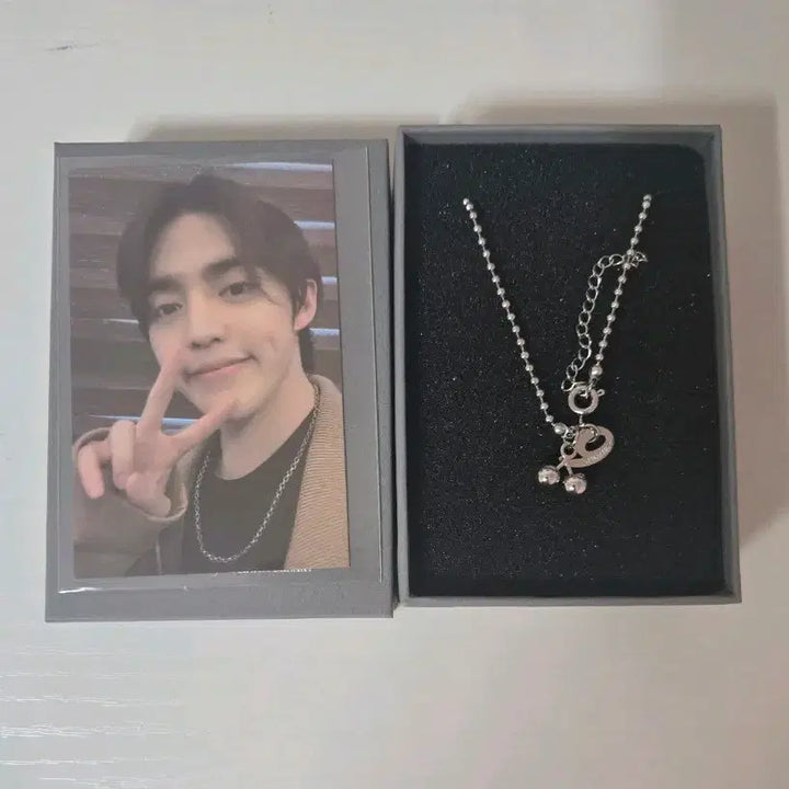 [BUNJANG] SEVENTEEN S.Coups 9th Anniversary Necklace (Photocard Included) / SEVENTEEN 세븐틴 에스쿱스 9주년 목걸이(포카 포함)