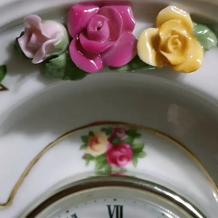[BUNJANG] Royal Albert Old Country Roses Porcelain Clock / 로얄알버트 올드 컨츄리 로즈 도자기 시계