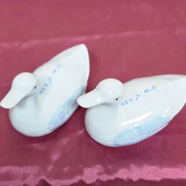 [BUNJANG] Roh Tae-woo Presidential Gift Ceramic Duck Set / 대통령 노태우 하사품 도자기합 오리 한쌍