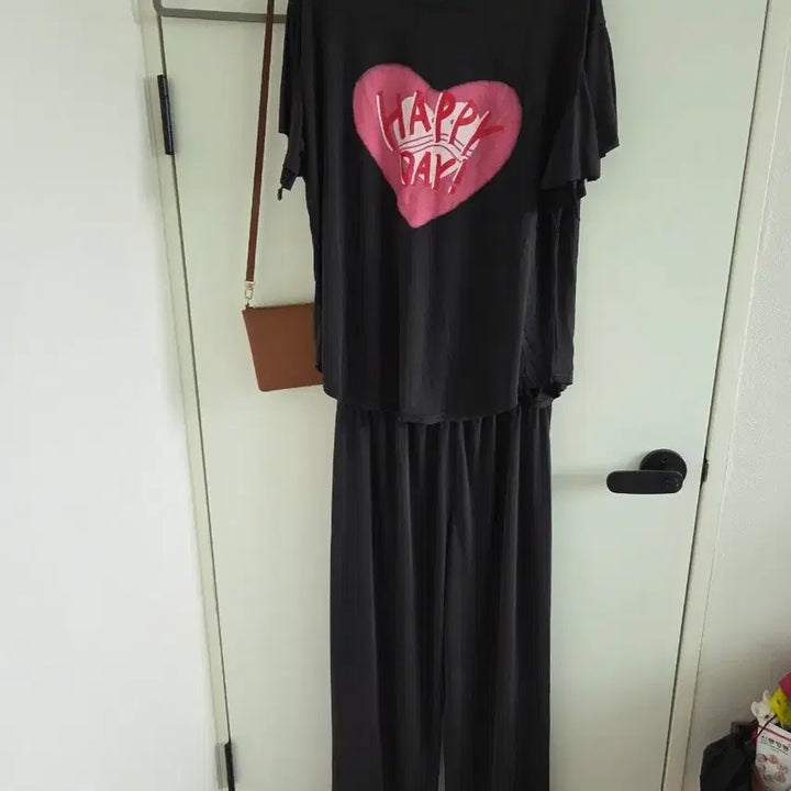 [BUNJANG] Black Heart Printing Training Set / 블랙 하트 프린팅 상하의 세트